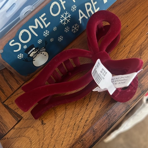 UO Velvet Bow Hair Claw Clip Maroon New! - Picture 5 of 5